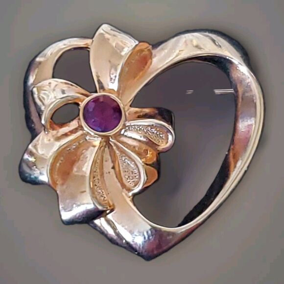 Avon Heart Pin & Bow July Birthstone Gold Tone Ruby Rhinestone Vintage Signed - Picture 1 of 7